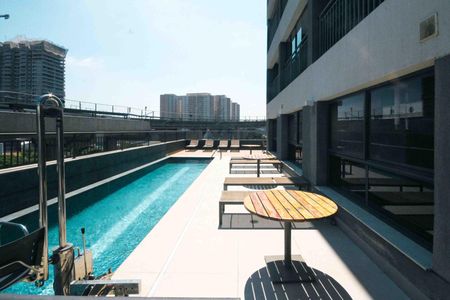 Studio para alugar com 30m², 1 quarto e sem vaga Studio para alugar com 30m², 1 quarto e sem vagaÁrea comum - Piscina