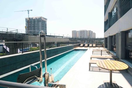 Studio para alugar com 30m², 1 quarto e sem vaga Studio para alugar com 30m², 1 quarto e sem vagaÁrea comum - Piscina