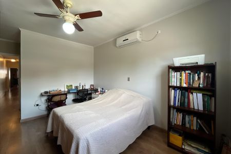 Casa à venda com 281m², 3 quartos e 2 vagasSuíte