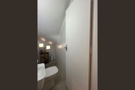 Casa à venda com 281m², 3 quartos e 2 vagasLavabo