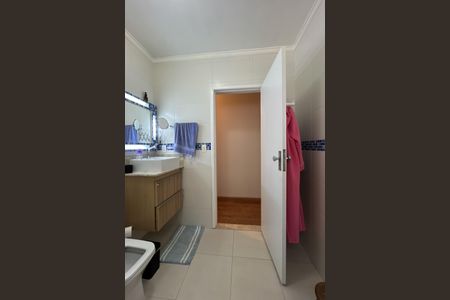 Casa à venda com 281m², 3 quartos e 2 vagasBanheiro Corredor