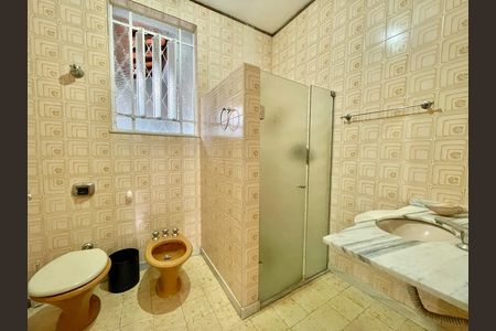 Casa para alugar com 336m², 3 quartos e 3 vagasBanheiro social