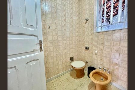 Casa para alugar com 336m², 3 quartos e 3 vagasBanheiro social