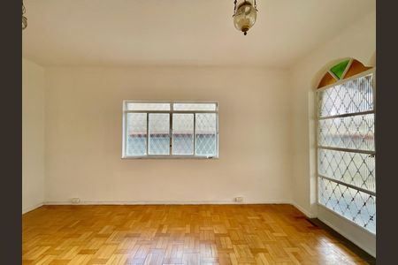 Casa para alugar com 336m², 3 quartos e 3 vagasSala
