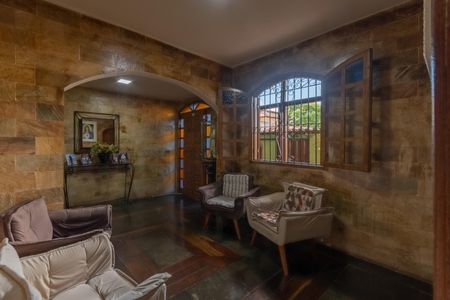 Sala de casa à venda com 5 quartos, 200m² em Conjunto Lagoa, Belo Horizonte