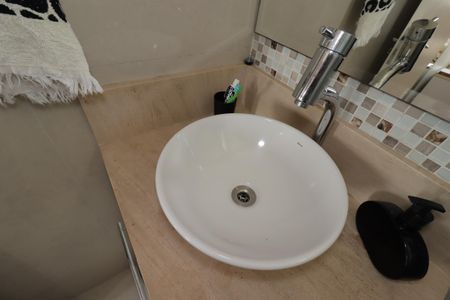 Apartamento à venda com 77m², 3 quartos e 2 vagasBanheiro da Suíte - Pia