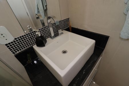 Apartamento à venda com 77m², 3 quartos e 2 vagasBanheiro Social - Pia