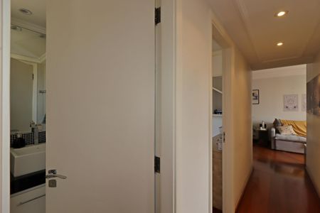 Apartamento à venda com 77m², 3 quartos e 2 vagasCorredor