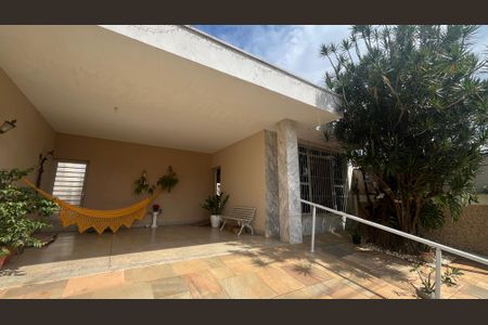 Casa à venda com 182m², 5 quartos e 4 vagas