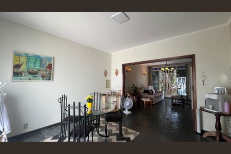 Casa à venda com 182m², 5 quartos e 4 vagas