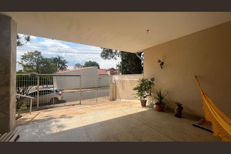 Casa à venda com 182m², 5 quartos e 4 vagas