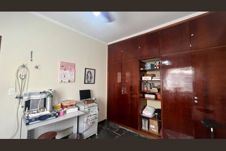 Casa à venda com 182m², 5 quartos e 4 vagas