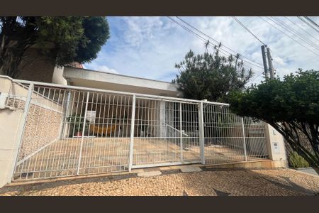 Casa à venda com 182m², 5 quartos e 4 vagas