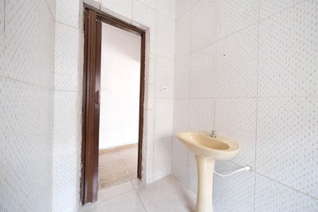 Banheiro de casa para alugar com 1 quarto, 40m² em Jardim Verônia, São Paulo