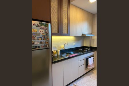 Cozinha de apartamento para alugar com 2 quartos, 55m² em Tingui, Curitiba