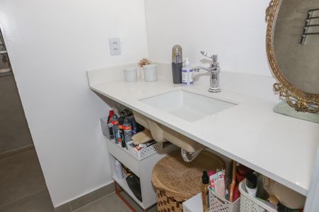Apartamento à venda com 100m², 2 quartos e 1 vaga Apartamento à venda com 100m², 2 quartos e 1 vagaBanheiro da Suíte