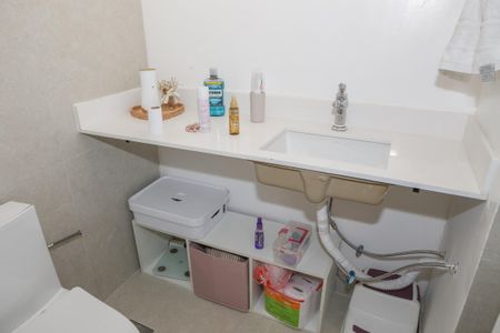 Apartamento à venda com 100m², 2 quartos e 1 vaga Apartamento à venda com 100m², 2 quartos e 1 vagaBanheiro Social