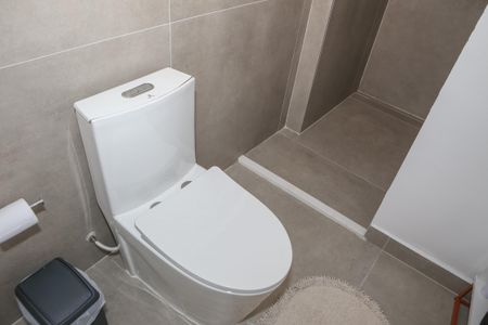 Apartamento à venda com 100m², 2 quartos e 1 vaga Apartamento à venda com 100m², 2 quartos e 1 vagaBanheiro da Suíte