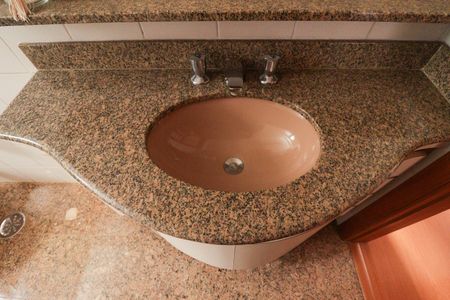 Apartamento à venda com 236m², 3 quartos e 3 vagasBanheiro Social