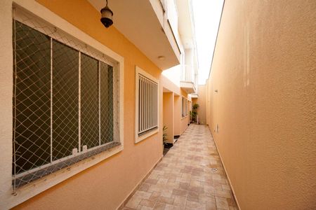 Casa de condomínio para alugar com 72m², 2 quartos e 2 vagas Casa de condomínio para alugar com 72m², 2 quartos e 2 vagasCorredor externo