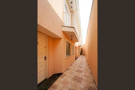 Casa de condomínio para alugar com 72m², 2 quartos e 2 vagas Casa de condomínio para alugar com 72m², 2 quartos e 2 vagasCorredor externo