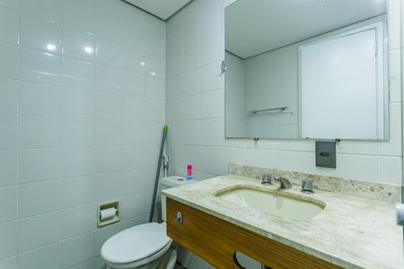 Banheiro de kitnet/studio à venda com 1 quarto, 39m² em Indianópolis, São Paulo