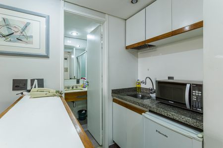 Cozinha de kitnet/studio à venda com 1 quarto, 39m² em Indianópolis, São Paulo