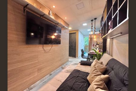 Sala de casa para alugar com 2 quartos, 45m² em Recreio dos Bandeirantes, Rio de Janeiro