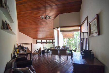 Casa à venda com 5 quartos, 650m² em São Francisco, Niterói