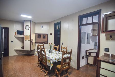 Casa à venda com 5 quartos, 650m² em São Francisco, Niterói