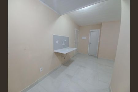 Cozinha de apartamento para alugar com 2 quartos, 47m² em Catiapoã, São Vicente