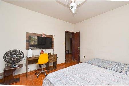 Casa à venda com 250m², 6 quartos e 2 vagas Casa à venda com 250m², 6 quartos e 2 vagasQuarto 4