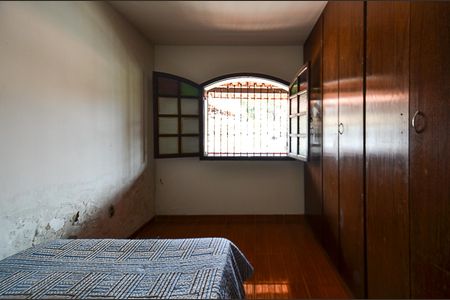 Casa à venda com 250m², 6 quartos e 2 vagas Casa à venda com 250m², 6 quartos e 2 vagasQuarto 3