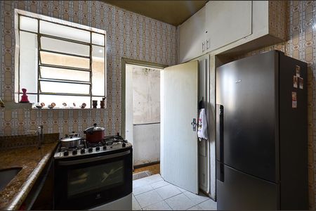 Casa à venda com 250m², 6 quartos e 2 vagas Casa à venda com 250m², 6 quartos e 2 vagasCozinha