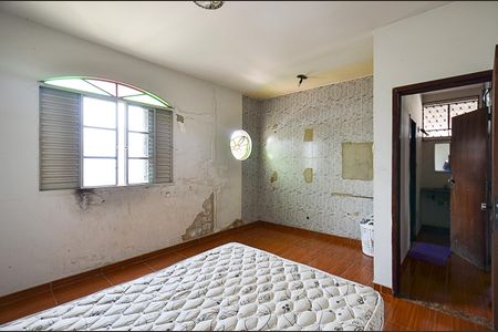 Casa à venda com 250m², 6 quartos e 2 vagas Casa à venda com 250m², 6 quartos e 2 vagasQuarto 1