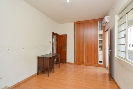 Casa à venda com 250m², 6 quartos e 2 vagas Casa à venda com 250m², 6 quartos e 2 vagasSuíte 3