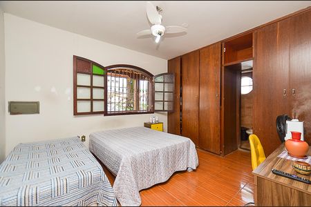 Casa à venda com 250m², 6 quartos e 2 vagas Casa à venda com 250m², 6 quartos e 2 vagasQuarto 4