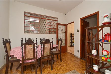 Casa à venda com 250m², 6 quartos e 2 vagas Casa à venda com 250m², 6 quartos e 2 vagasSala de Jantar