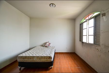 Casa à venda com 250m², 6 quartos e 2 vagas Casa à venda com 250m², 6 quartos e 2 vagasQuarto 1