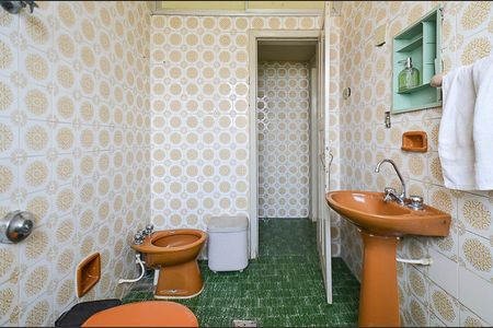 Casa à venda com 250m², 6 quartos e 2 vagas Casa à venda com 250m², 6 quartos e 2 vagasBanheiro Suíte 2