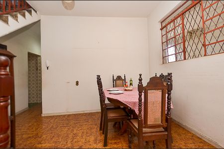 Casa à venda com 250m², 6 quartos e 2 vagas Casa à venda com 250m², 6 quartos e 2 vagasSala de Jantar