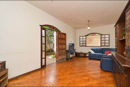 Sala de Estar de casa à venda com 6 quartos, 250m² em Santa Ines, Belo Horizonte