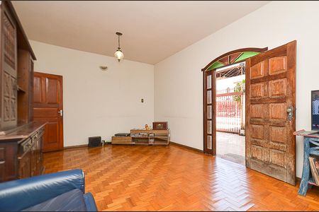 Casa à venda com 250m², 6 quartos e 2 vagas Casa à venda com 250m², 6 quartos e 2 vagasSala de Estar