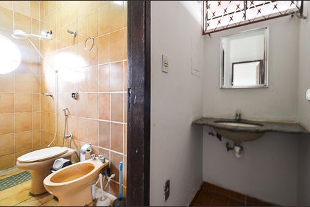 Casa à venda com 250m², 6 quartos e 2 vagas Casa à venda com 250m², 6 quartos e 2 vagasBanheiro 3