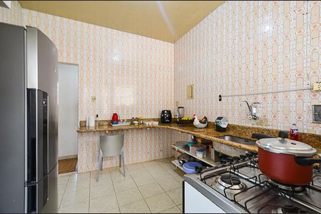 Casa à venda com 250m², 6 quartos e 2 vagas Casa à venda com 250m², 6 quartos e 2 vagasCozinha