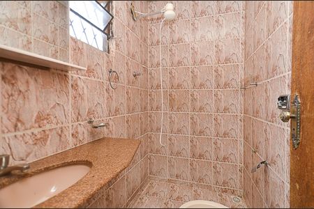 Casa à venda com 250m², 6 quartos e 2 vagas Casa à venda com 250m², 6 quartos e 2 vagasBanheiro 2