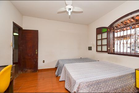 Casa à venda com 250m², 6 quartos e 2 vagas Casa à venda com 250m², 6 quartos e 2 vagasQuarto 4