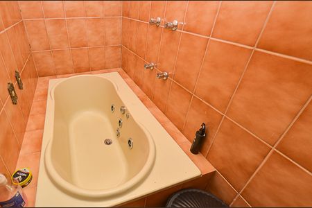 Casa à venda com 250m², 6 quartos e 2 vagas Casa à venda com 250m², 6 quartos e 2 vagasBanheiro 1