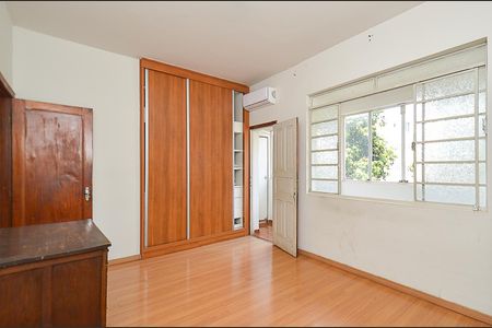 Casa à venda com 250m², 6 quartos e 2 vagas Casa à venda com 250m², 6 quartos e 2 vagasSuíte 3