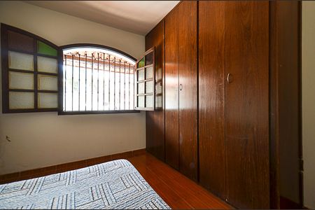 Casa à venda com 250m², 6 quartos e 2 vagas Casa à venda com 250m², 6 quartos e 2 vagasQuarto 3